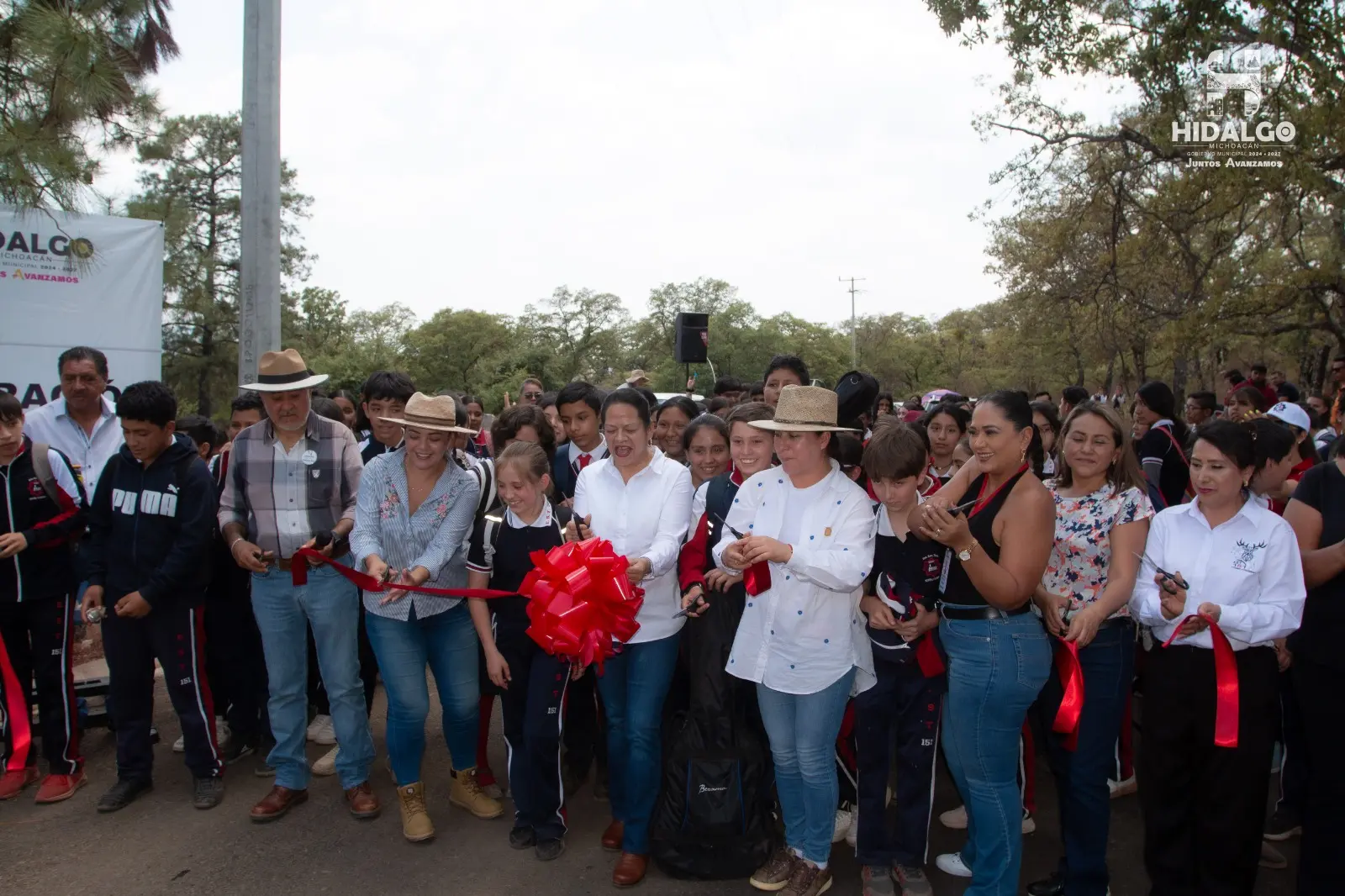 Jeovana Alcántar, inauguró la Segunda Etapa de la Pavimentación Asfáltica del camino de acceso a la Secundaria Técnica 151 de la Col. La Verónica