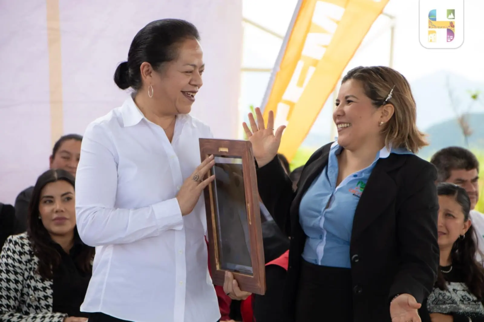 Jeovana Alcántar, inauguró un aula y arrancó los trabajos de la fachada y barda perimetral del CECYTE 17 Plantel Ciudad Hidalgo