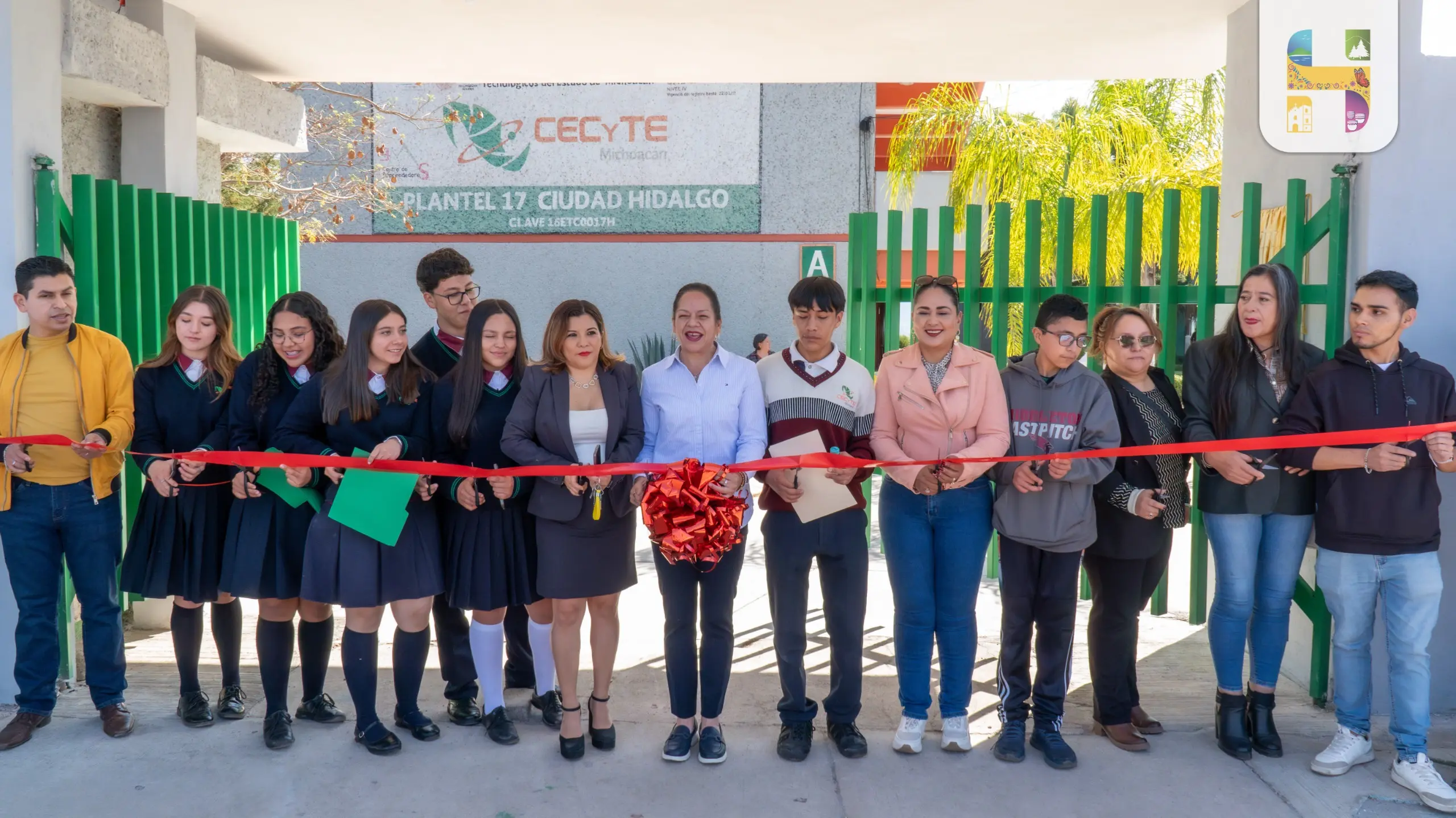 Jeovana Alcántar, inauguró la fachada y barda perimetral del Colegio de Estudios Científicos y Tecnológicos del Estado de Michoacán CECyTEM 17 Plantel