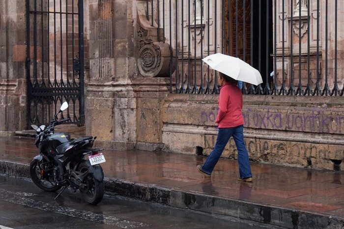 John seguirá provocando lluvias y bastante viento este viernes en Michoacán