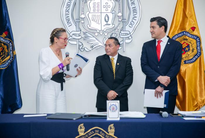 José Herrera Camacho, nuevo director del IIAF; Yarabí Ávila le toma propuesta