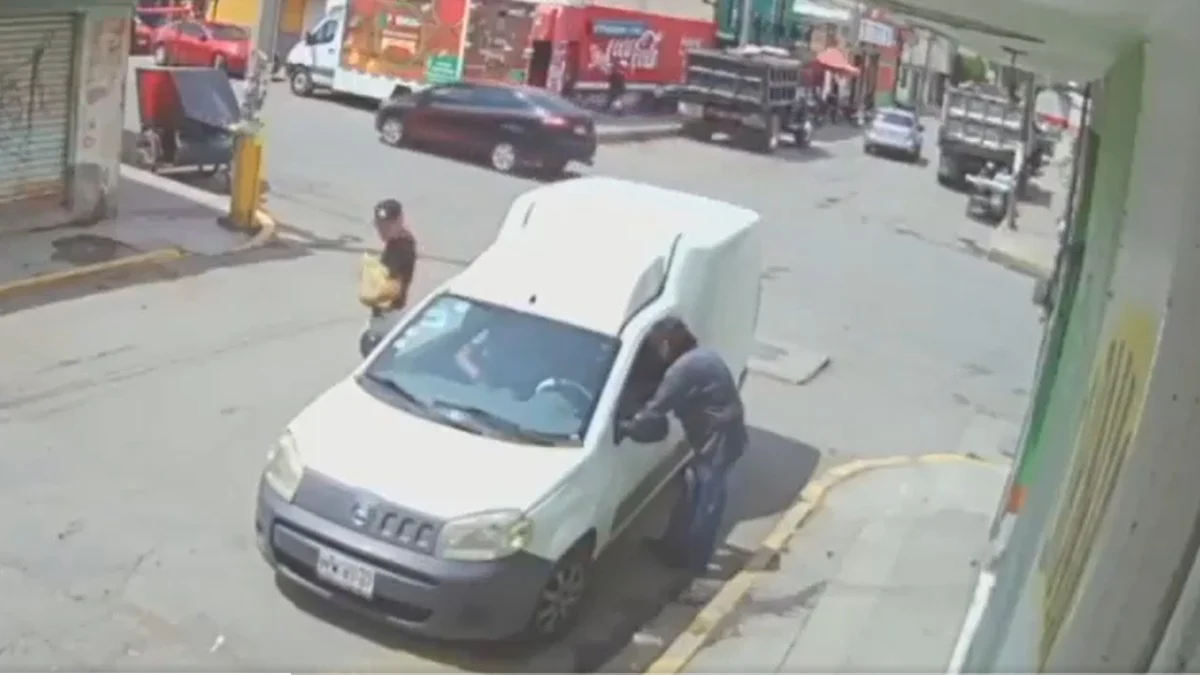 Joven es apuñalado por vendedor ambulante tras negarse a comprar dulces en Edomex.