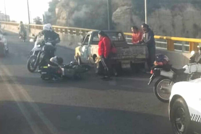 Joven motociclista choca contra una camioneta al norte de Morelia y queda herida