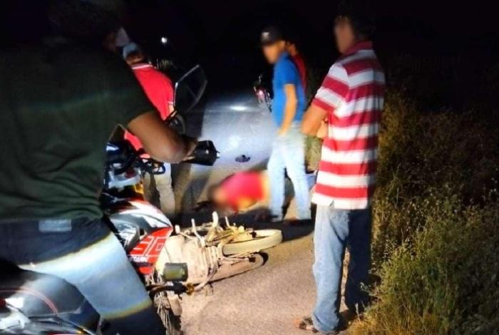 Joven motociclista pierde la vida en accidente nocturno en Buenavista Tomatlán