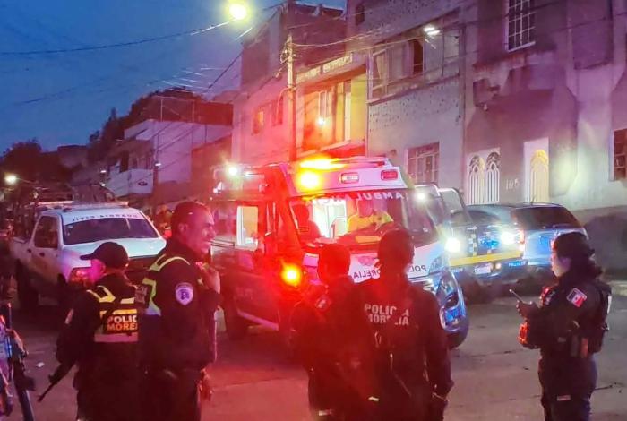 Joven resulta herido de bala al presuntamente manipular una pistola, en la colonia Obrera de Morelia