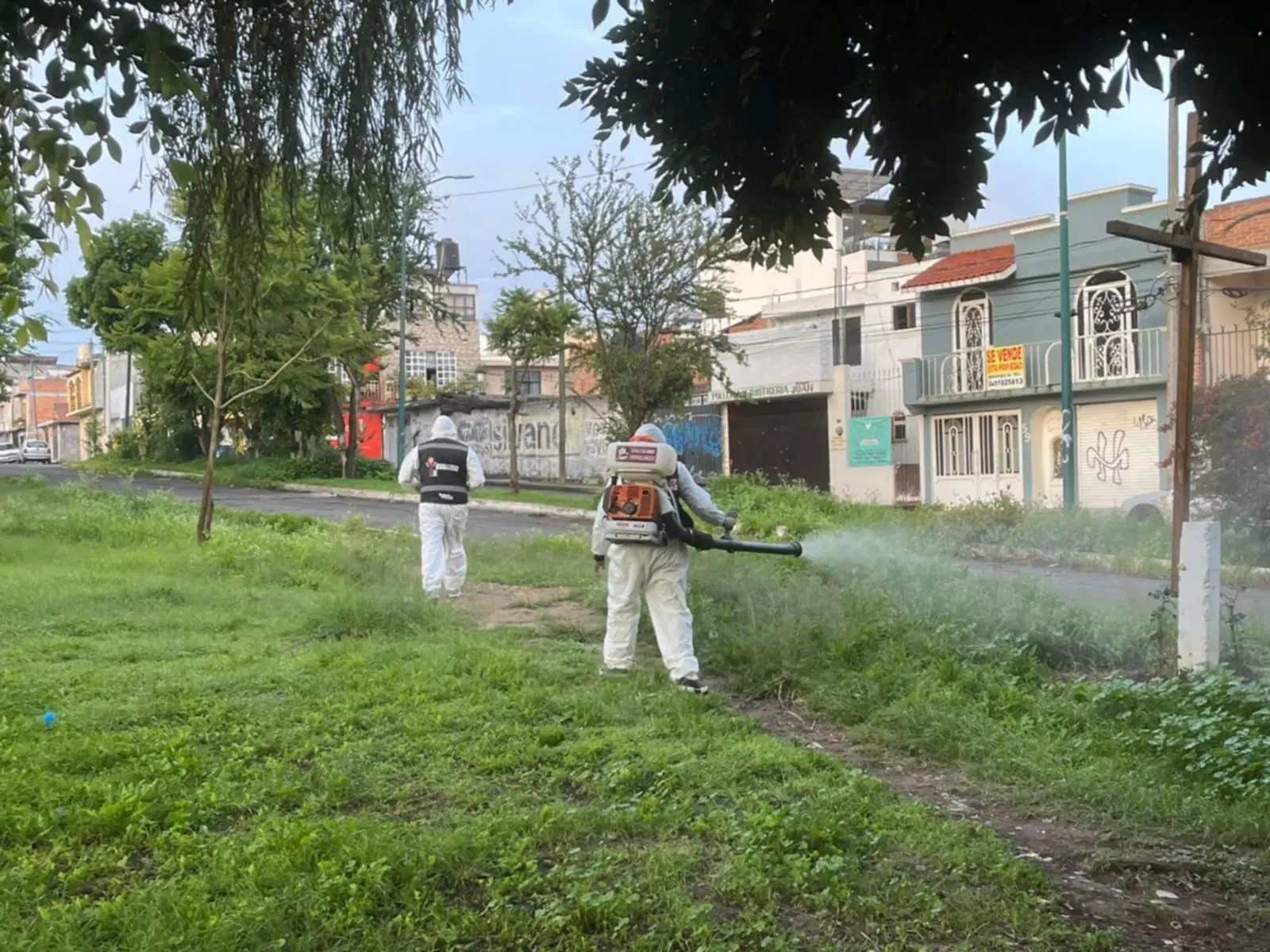 Juan Carlos Barragán continúa con Échale una Mano contra el Dengue para cuidar a las familias de Morelia