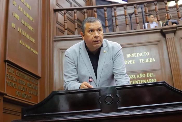 Juan Carlos Barragán va por eliminar cobros de grúa y corralón a víctimas de robo vehicular