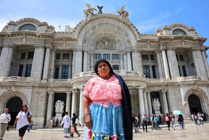 Juana Bravo pone en alto a Michoacán, recibe Premio Nacional de las Artes: Sectur