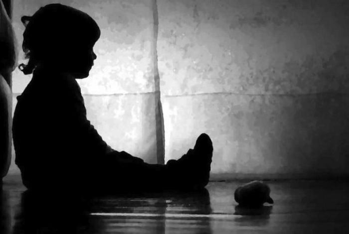 Jueza otorga guarda y custodia provisional de un menor a su padre para salvaguardar su bienestar