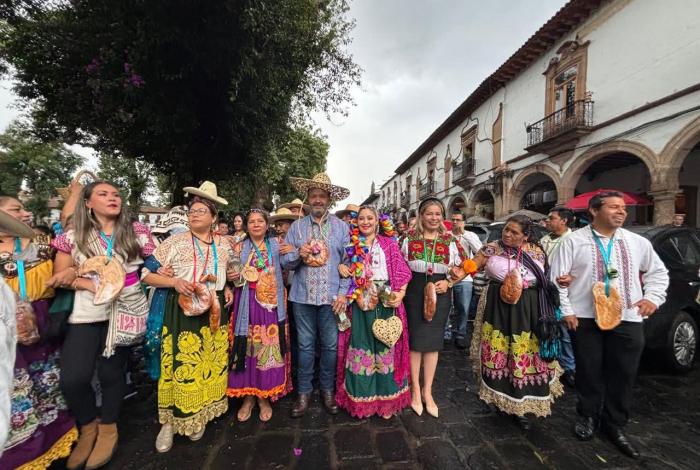 Julio Arreola encabeza tradicional celebración del Corpus Christi en Pátzcuaro