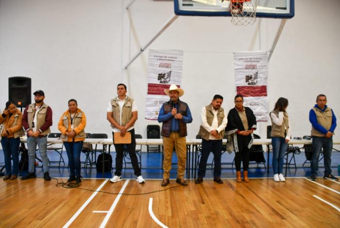 Julio Arreola Entrega Apoyos para la Educación y los Jóvenes de la región de Pátzcuaro