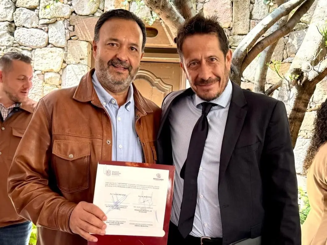 Julio Arreola firma convenio para agilizar y simplificar servicios en Pátzcuaro
