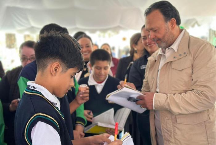 Julio Arreola impulsa el talento juvenil en Pátzcuaro