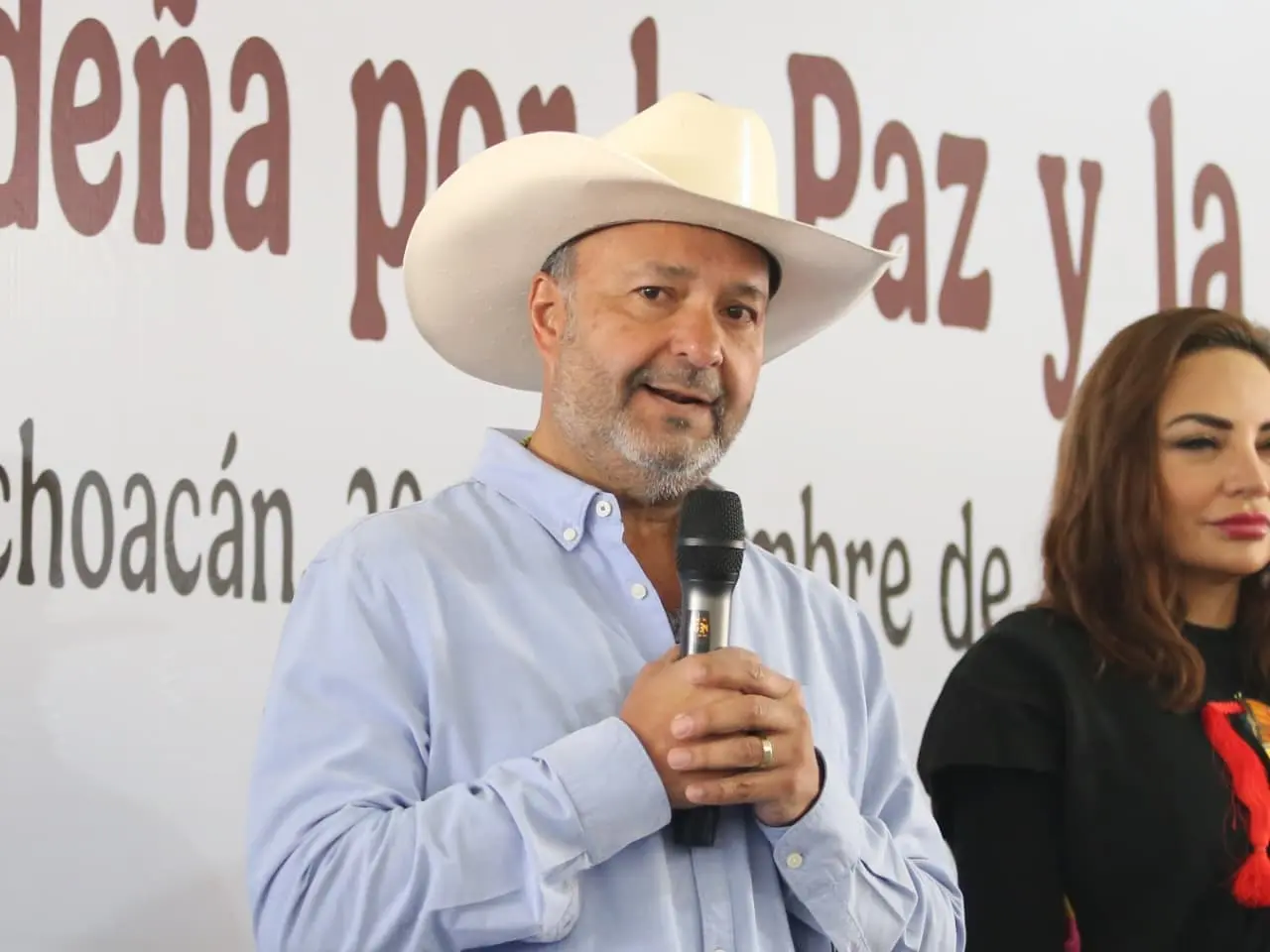 Julio Arreola impulsa la artesanía y economía pátzcuarense