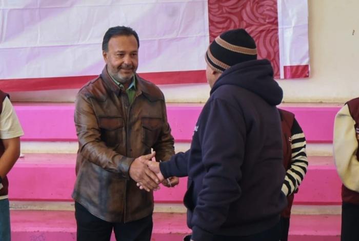 Julio Arreola impulsa la educación en Pátzcuaro: entrega de becas y nuevas obras para escuelas