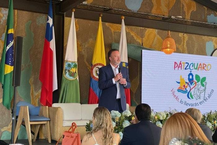 Julio Arreola lleva a Colombia la Marca Ciudad Pátzcuaro: Vívelo, lo Llevarás en el Alma