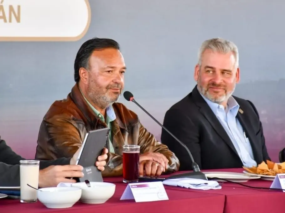 Julio Arreola reafirma coordinación para la defensa del Lago de Pátzcuaro