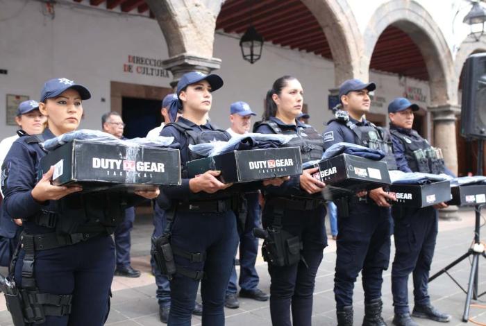 Julio Arreola refuerza la seguridad pública con entrega de patrullas y uniformes