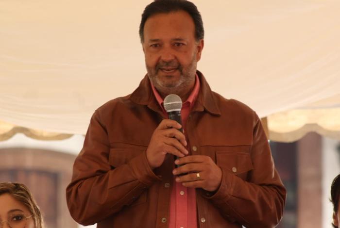 Julio Arreola y su esposa Andrea Rodríguez encabezan el Segundo Encuentro de Lengua de Señas Mexicanas en Pátzcuaro