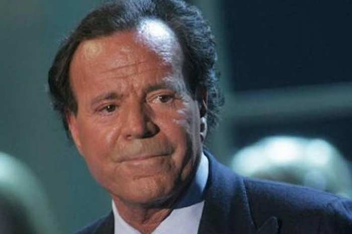 Julio Iglesias revela su opinión sobre los memes que cada año inundan las redes