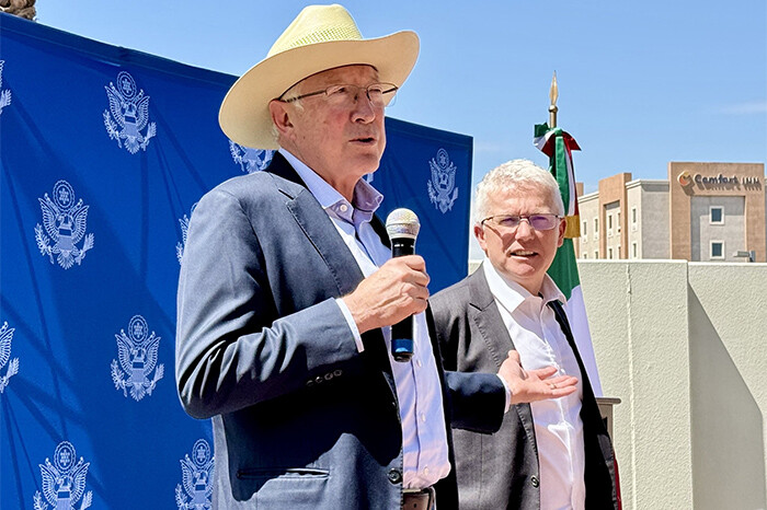 Ken Salazar reconoce al Gobierno de Michoacán el compromiso para combatir huertas ilegales de aguacate