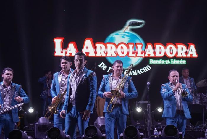 La Arrolladora Banda El Limón pone a bailar a Morelia