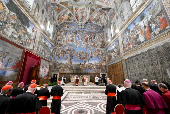 La Capilla Sixtina exhibe en honor a Carlos III dos tapices de Rafael creados en el año 1515