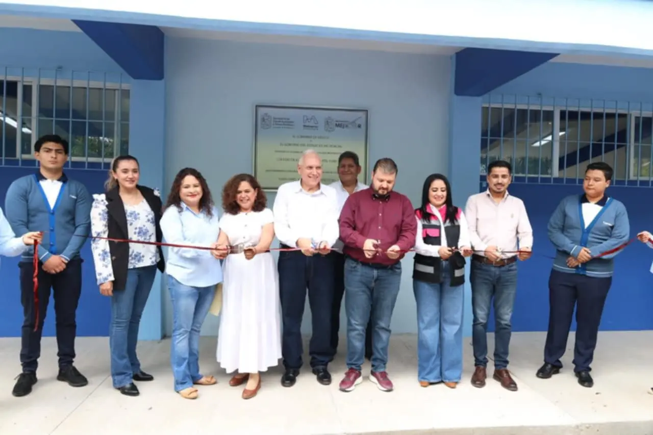 La educación en Yurécuaro se fortalece: Moisés Navarro entrega sala audiovisual y aula con respaldo estatal