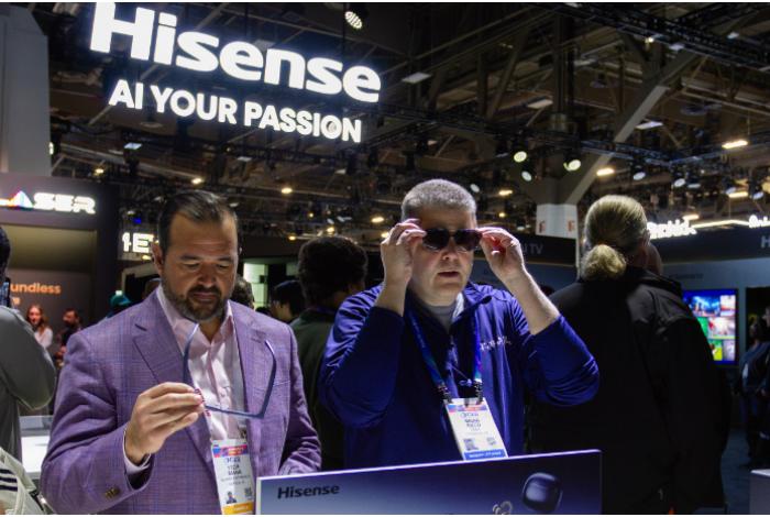 La IA domina la narrativa tecnológica en CES con nuevos implementos en gafas, teléfonos y computadoras