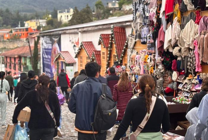 La magia de la Navidad se vive en Tlalpujahua con la Feria de la Esfera: Sectur