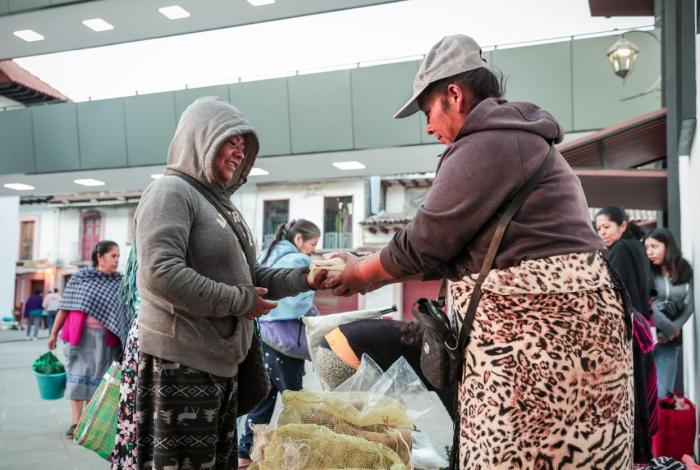 La magia del trueque se relanza en el mercado de Pátzcuaro
