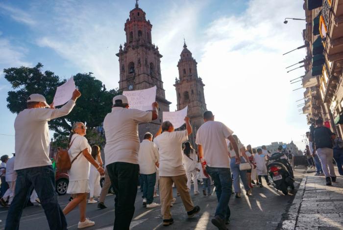 La marcha del último adiós a Bernardo Bravo: la esperanza por la paz de Michoacán