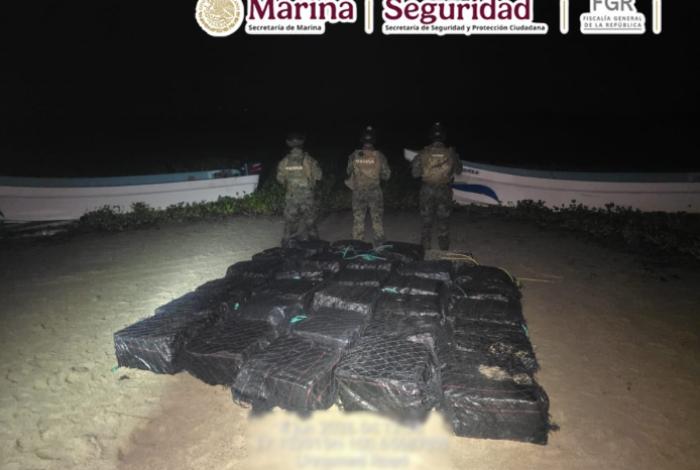 La Marina asegura más de una tonelada de cocaína en playa de Guerrero
