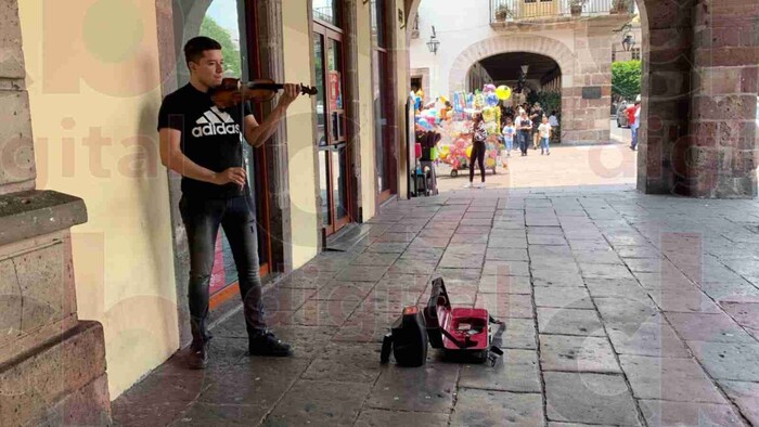 La música a través de mi violín, hará que sea un ingeniero civil: Rigoberto