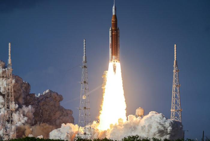 La NASA confirma éxito de la inyección translunar de Artemis II pese a incidentes menores