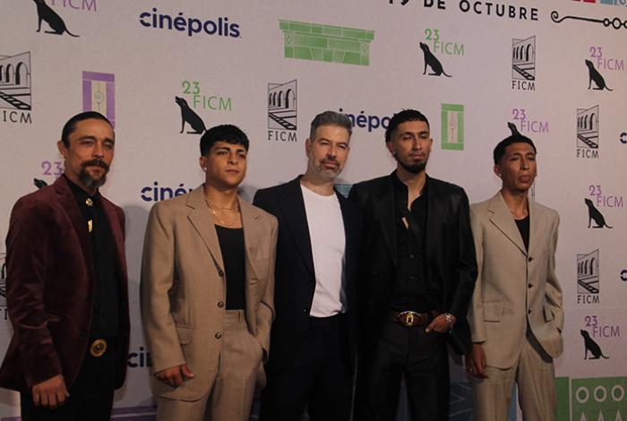 La película mexicana ‘En el camino’ desafía el ‘tabú del deseo sobre el cuerpo masculino’