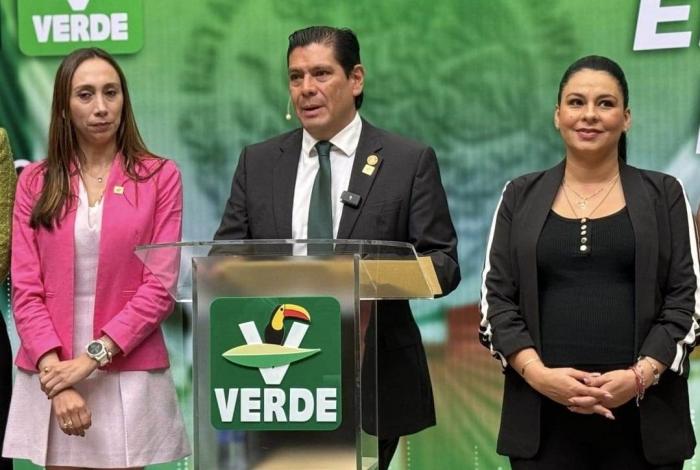 “La política se honra en la calle”: Ernesto Núñez rinde su primer informe legislativo