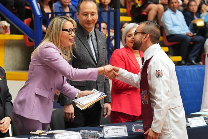 La sociedad requiere profesionistas con altos compromisos éticos: Yarabí Ávila