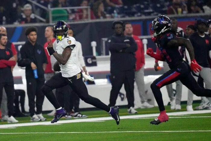 Lamar Jackson rompe récord histórico en la NFL en la victoria de Ravens frente a Texans