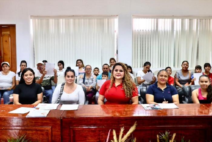 Lázaro Cárdenas entrega Apostillé y Traducción de Actas para apoyar a familias con hijos nacidos en EUA