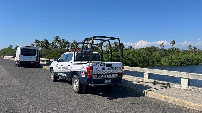 LC: Localizan cadáver de hombre baleado flotando en el agua del estero de Barra de Santana