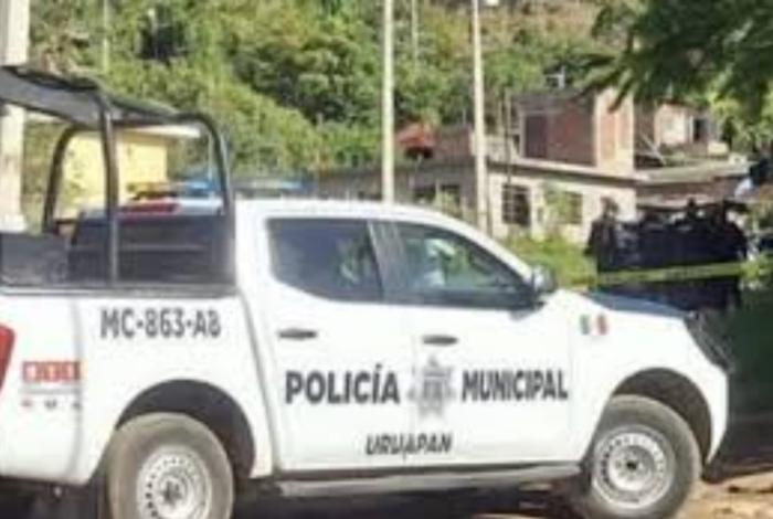 Le quitan la vid4 a un hombre en Uruapan