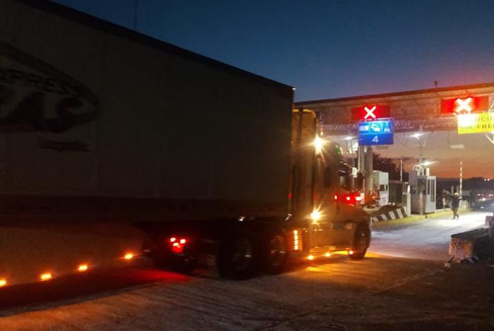 Libre, el tránsito vehicular en carreteras de Michoacán; en Zinapécuaro aún no hay paso