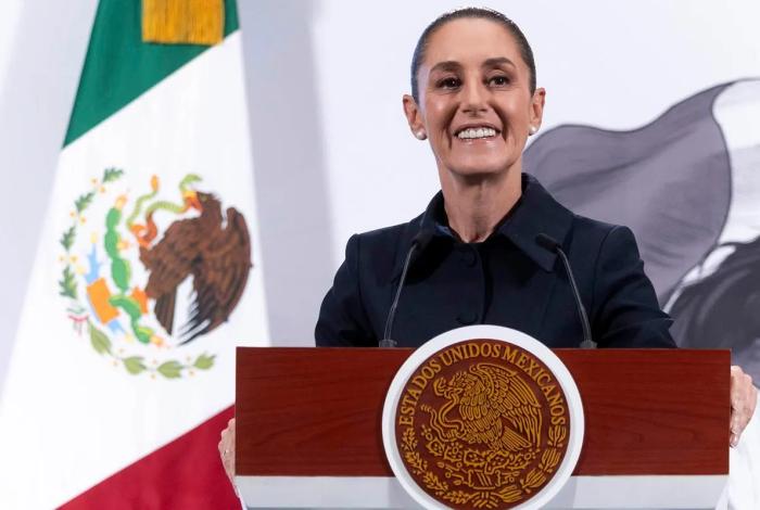 Llama Sheinbaum a Anabel Hernández escritora de ciencia ficción