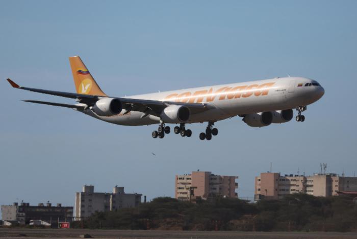 Llegan a Venezuela 304 migrantes en un vuelo de repatriación desde México