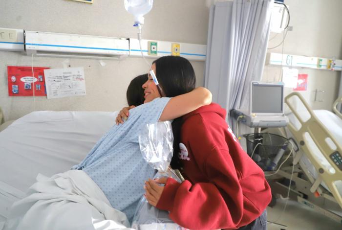 Llevan regalitos a mamás que se atienden en hospitales públicos de Morelia