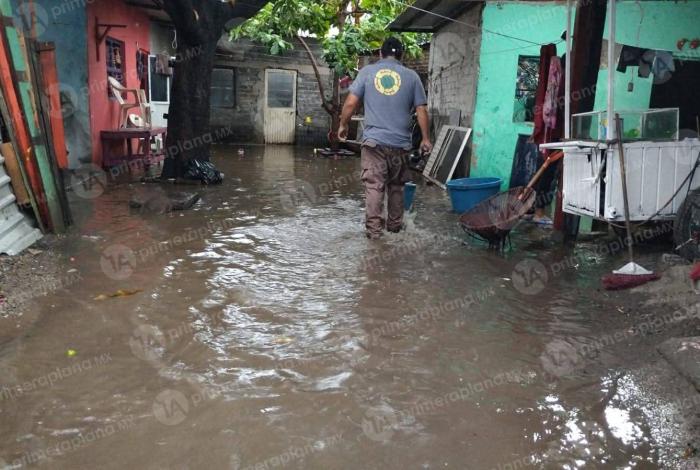 Lluvias afectan casas y dejan encharcamientos en Apatzingán