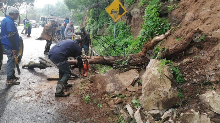 Lluvias provocan derrumbe en periférico de Morelia