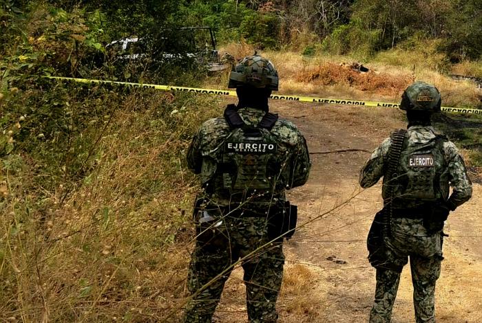 Localizan 19 artefactos explosivos improvisados en camino rural de Buenavista Tomatlán