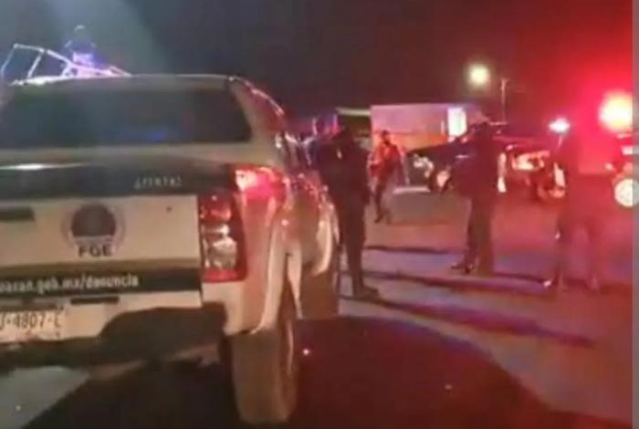Localizan el cadáver de una mujer al interior de una camioneta en Zitácuaro; hay dos heridos más